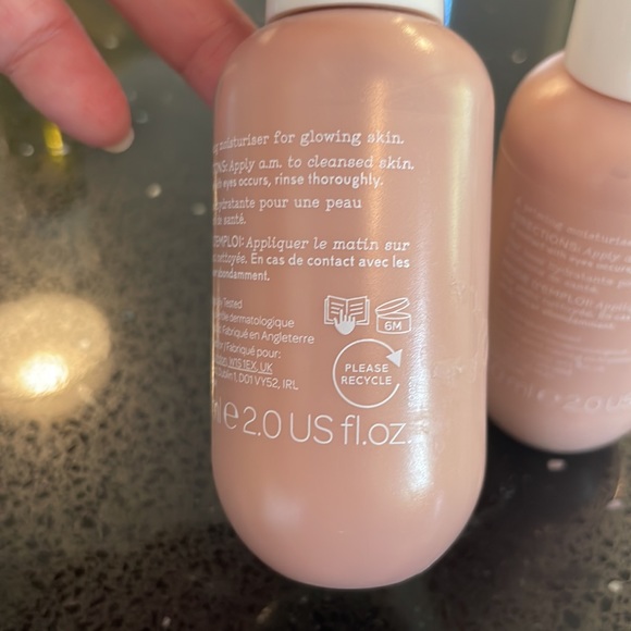 Elemis Superfood Glow Priming Moisturiser Kombucha Glow 2 bottles together - Picture 4 of 6